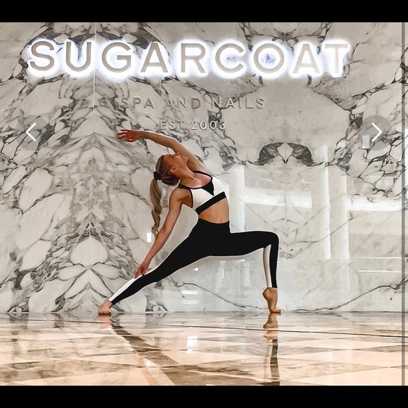 $230 Alala Matching Set: Reef Leggings + Reef Bra Small Black + White - Picture 15 of 16